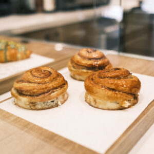 CINNAMON ROLL CARMEL