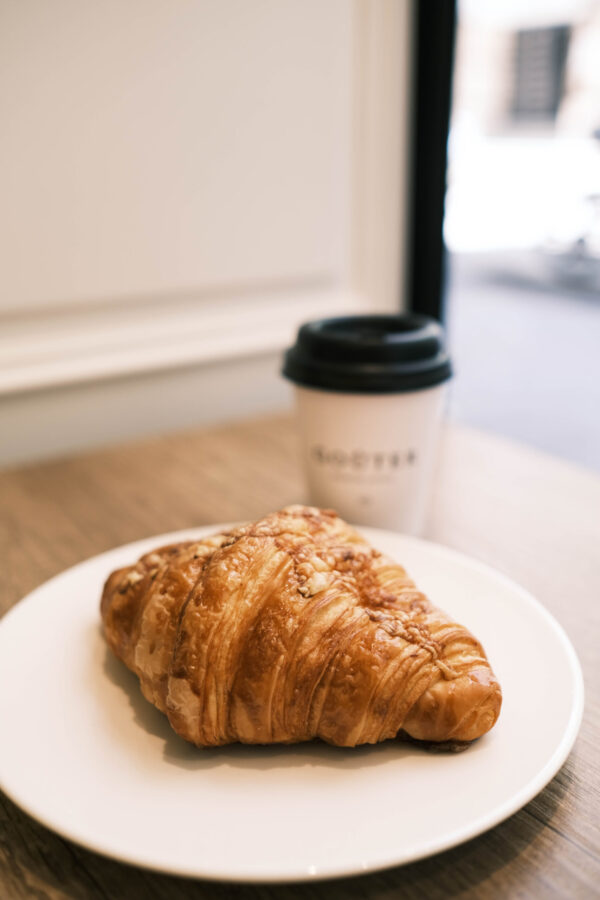 PLAIN CROISSANT